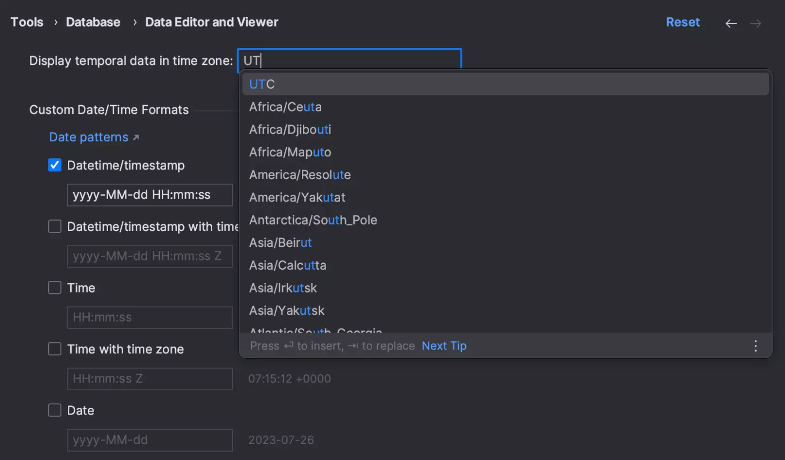 Configuración de la zona horaria para el editor de datos