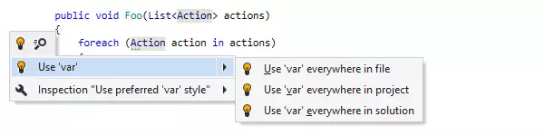 Replacing explicit type with 'var' keyword